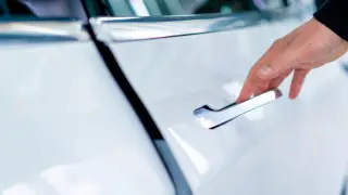 Китай отказался от выдвижных ручек на авто из-за их опасности