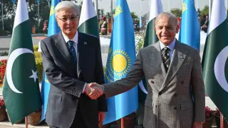 Появились кадры с официальной встречи Токаева в резиденции премьера Пакистана