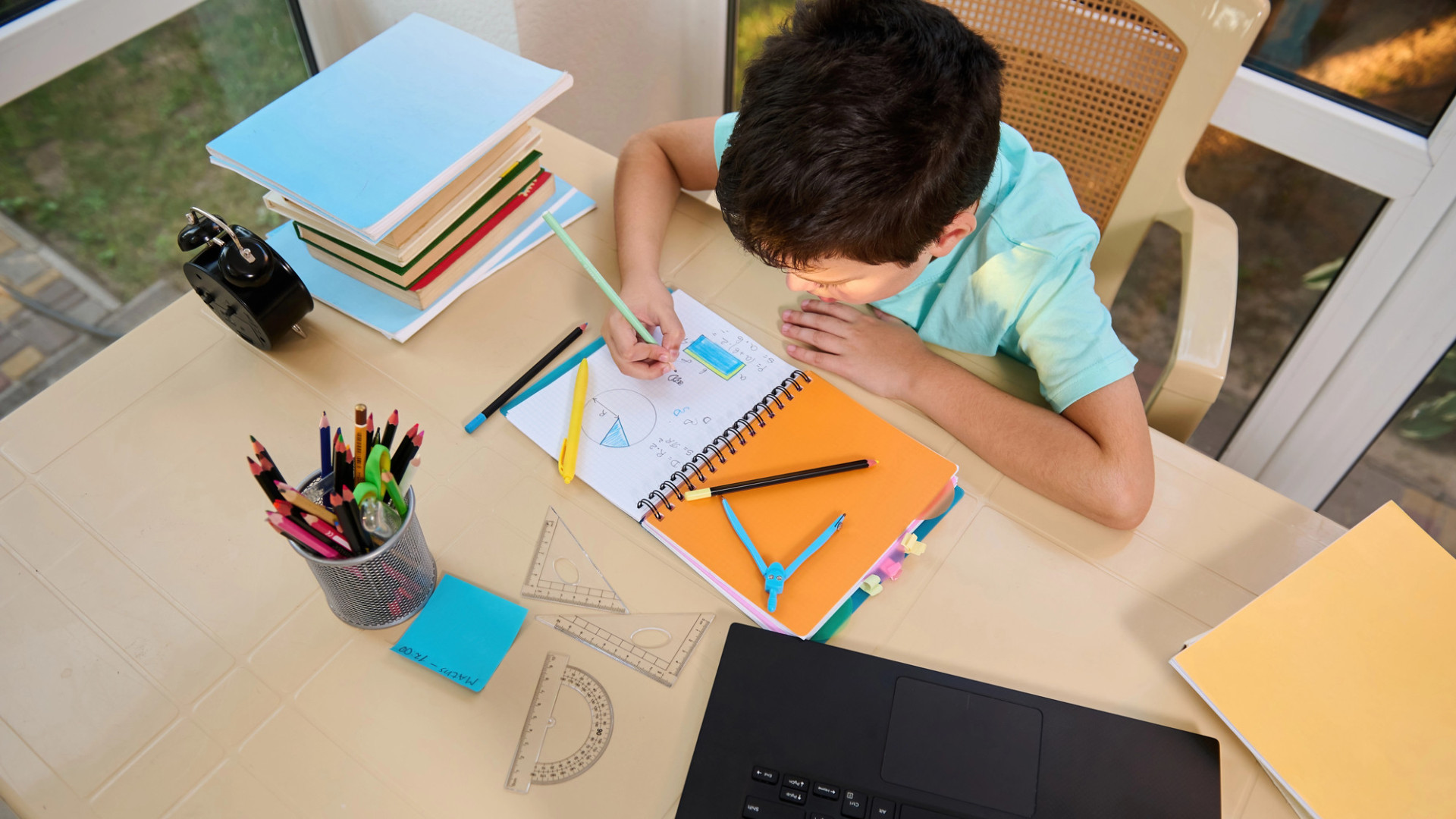 Часть школьников Астаны перейдёт на дистанционку 6 февраля