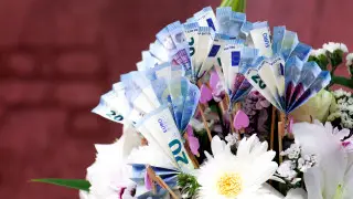 Влюблённым в Кении грозит тюремный срок за слишком помпезный романтический подарок