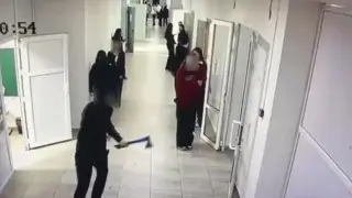 Уволен директор школы в Кульсары, где ученик бегал с топором и нападал на учащихся