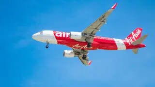 Самолет внезапно сменил курс над Тихим океаном и подал сигнал бедствия