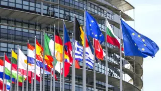 Срочно усилить военную помощь Украине призвали в Европейском парламенте