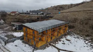 Трёхэтажное здание сносят в алматинском предгорье