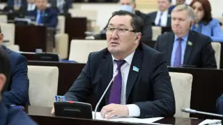 Наурызбай Байкадамов досрочно сложил полномочия сенатора