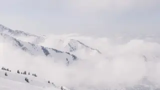 Жителей Алматы и области предупредили об опасности схода лавин в горах