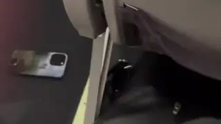 “Мы сейчас разобьёмся“: самолет экстренно сел из-за популярного гаджета