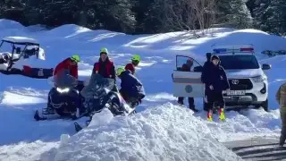 Снежная лавина в горах Алматы унесла жизнь туриста