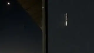 В небе над Алматы заметили странные светящиеся огни