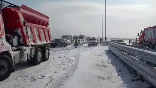 Метель заблокировала трассы в Казахстане: в снежном плену сотни авто