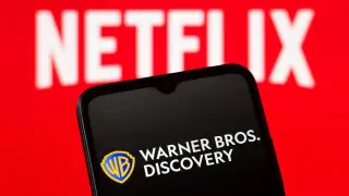 Гонка за покупку Warner Bros.: что известно о “сделке века“