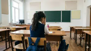 “Усадил перед собой и трогал“: подробности страшной истории 7-летней школьницы в Шымкенте