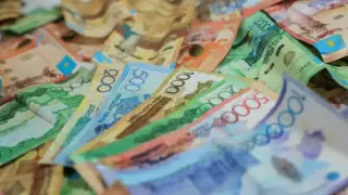 Почти 500 миллионов тенге на выплаты: кому положена помощь к 8 марта