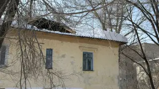 “Как нам спать ложиться?“ Кровля жилого дома рухнула в Костанае