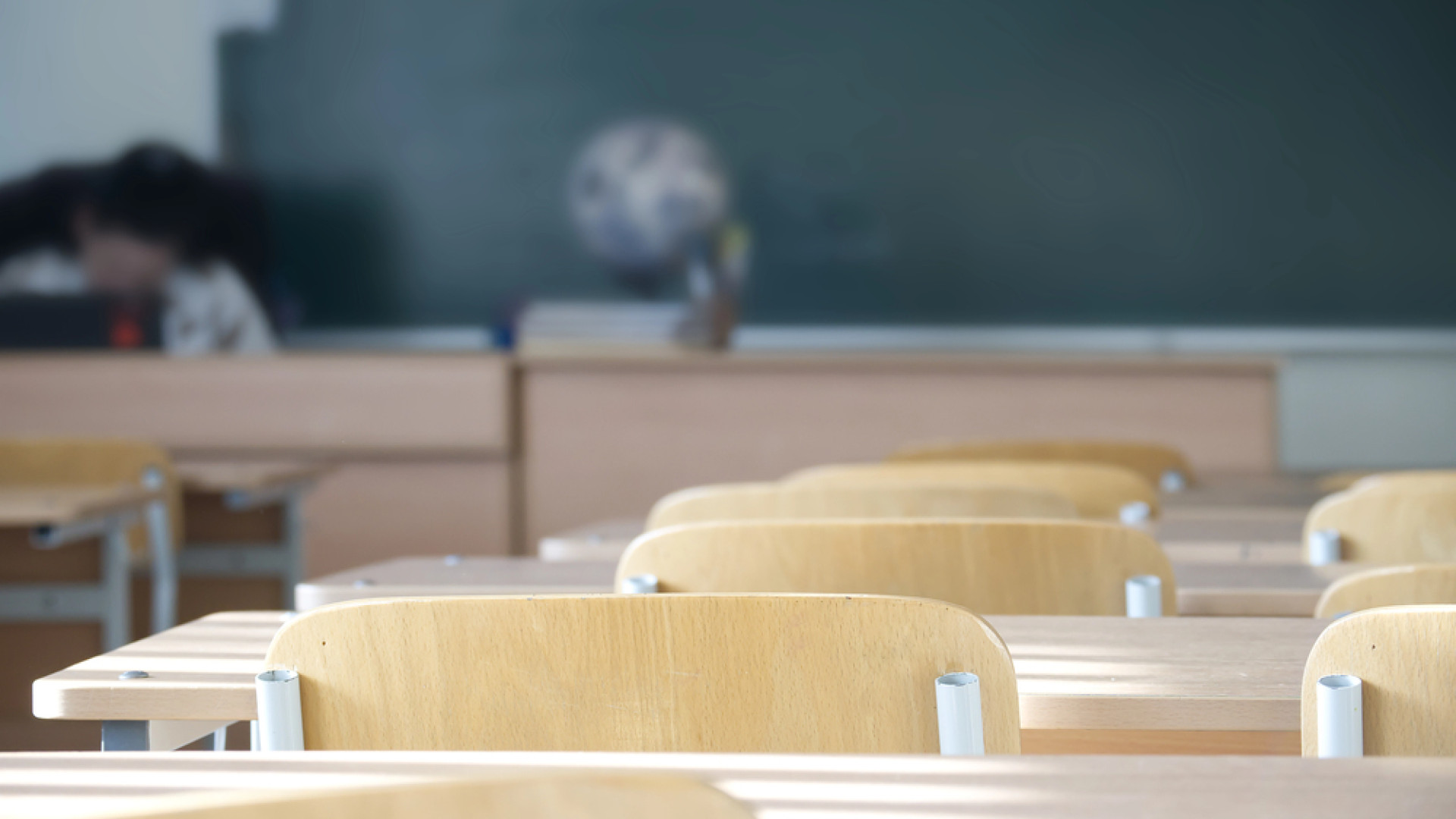 В Астане школьники и часть студентов колледжей уйдут на удалёнку