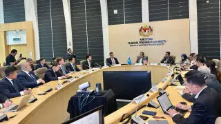 Холдинг “Байтерек“ обсудил инвестиционное сотрудничество с Малайзией