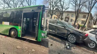 Массовое ДТП с участием автобуса произошло в центре Алматы