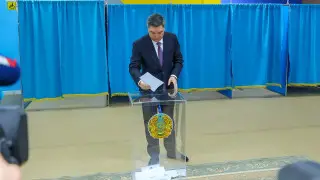 Премьер-министр поздравил казахстанцев