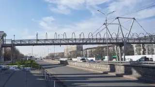 Мужчина погиб после падения с моста на Аль-Фараби в Алматы