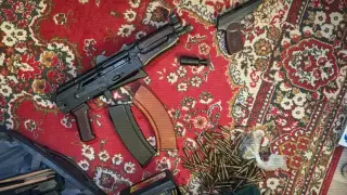 Банду рэкетиров-похитителей с арсеналом оружия “накрыли“ в Алматы