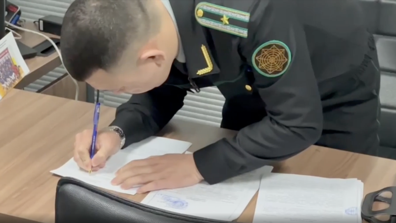 Кадры из видео