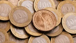 Курс доллара идёт вниз - в Нацбанке раскрыли причины укрепления тенге