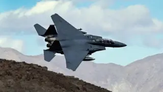 Военные США провели операцию по спасению американского пилота сбитого над Ираном F-15