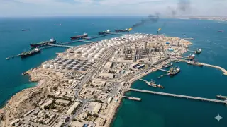 США и Израиль ударили по главному нефтяному узлу Ирана - СМИ