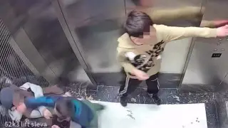 “Самая дерзкая драка“. Кадры из столичного ЖК обсуждают по всему миру