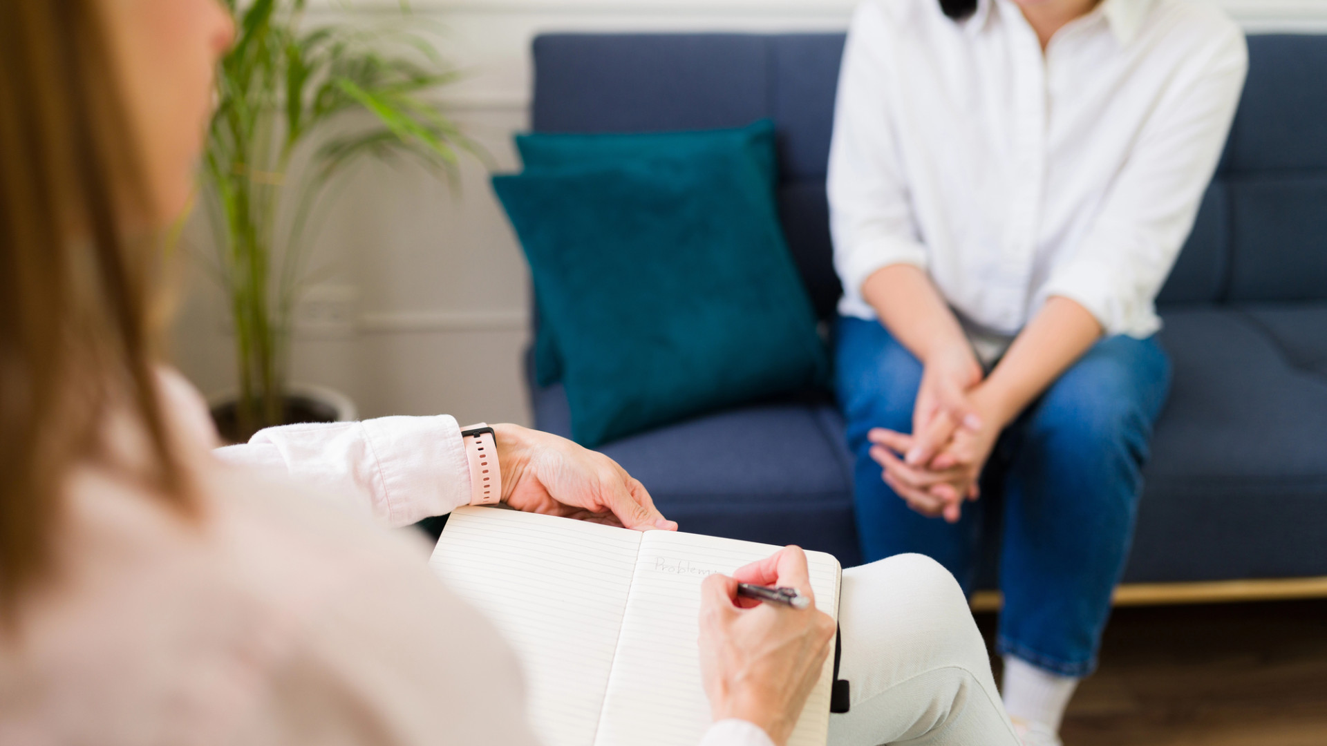 “Любой может назвать себя психологом“ - в Казахстане обсуждают новый закон