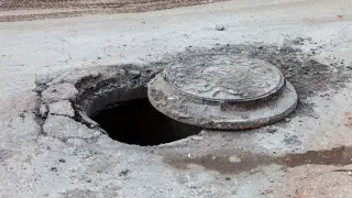 Водитель из Тараза отсудил деньги за открытый люк на дороге