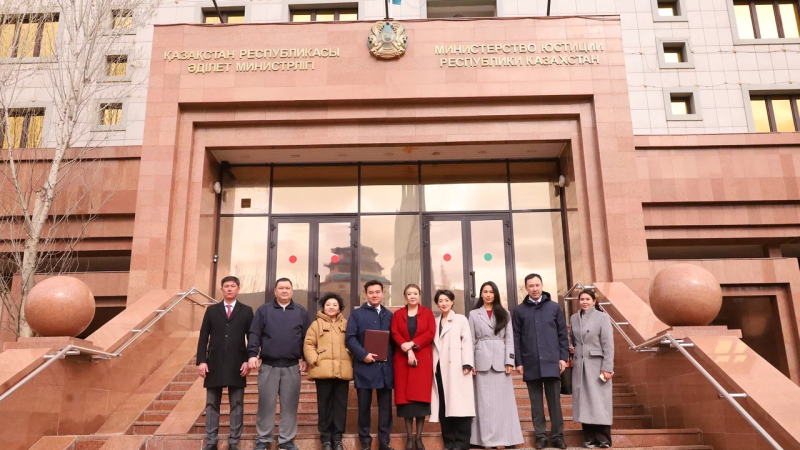 Фото предоставлено оргкомитетом партии "Әділет"