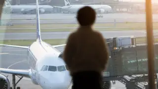 “Ребенок летел один, ему никто не помог“ - казахстанка обвинила авиакомпанию в халатности