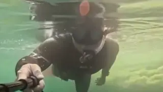 Житель Актау несколько лет очищает от мусора дно Каспийского моря