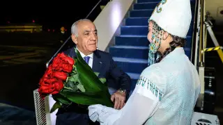 В Астану прибыл премьер-министр Азербайджана Али Асадов