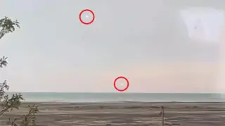 Казахстанцев встревожило видео с падением объектов в Каспийское море