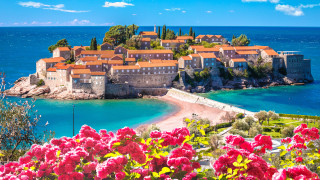 Казахстанцы смогут летать в Черногорию без визы - детали