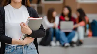 “Болашаковцам“ не хватает денег за границей? В центре сделали заявление на фоне критики