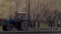 Синий трактор пытался скрыться от полиции в Астане - видео