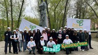 Молодежь СКО провела экоакцию у памятника Анастасии Прокофичевой