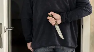 Экс-полицейский зарезал сожительницу в Алматы - родные жертвы не верят в “состояние аффекта“