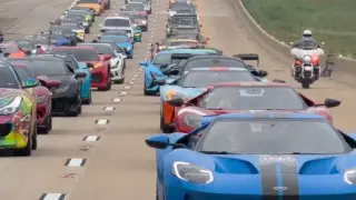 “Самая дорогая автоколонна“ проехала по магистрали в США - видео