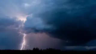 Казахстан накроют дожди, грозы и заморозки в начале мая