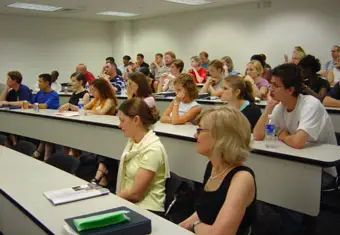 Обучающимся за границей казахстанцам заплатят по 80 долларов в день