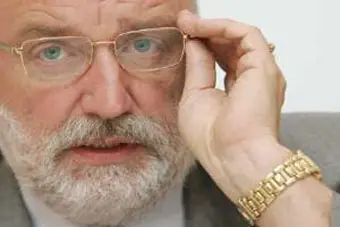 Латвийскому премьеру угрожают расправой