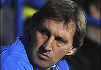 Тони Адамс уволен с поста тренера "Портсмута"