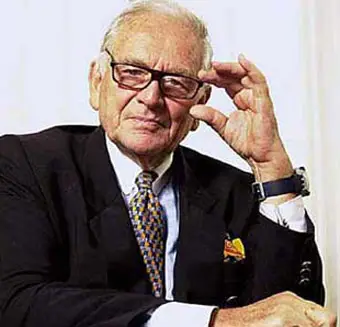 Пьер Карден поздравил Казахстан с Днем независимости