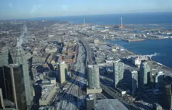 Импорт Канады впервые с 1976 года превысил экспорт