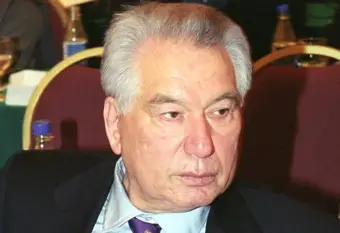 Курманбек Бакиев подписал указ "Об увековечении памяти Чингиза Айтматова"