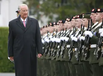 Король Бельгии принял отставку правительства